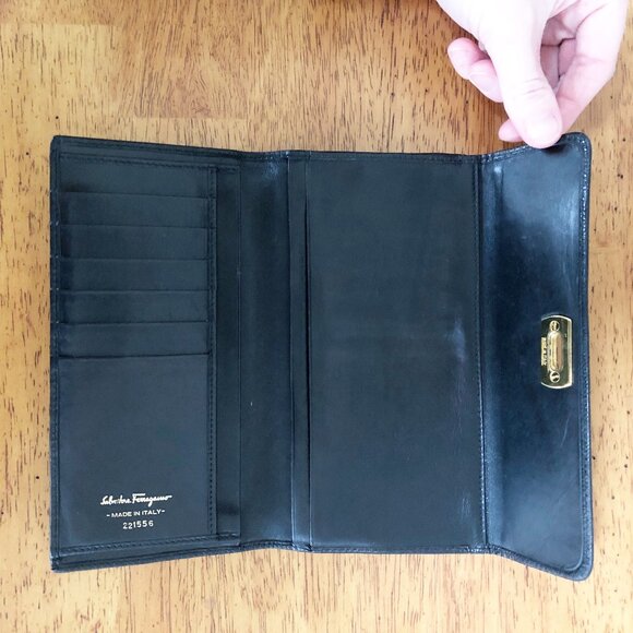 Vintage Salvatore Ferragamo Leather Wallet Made In Italy Italian Minimalist Luxe - Picture 3 of 7